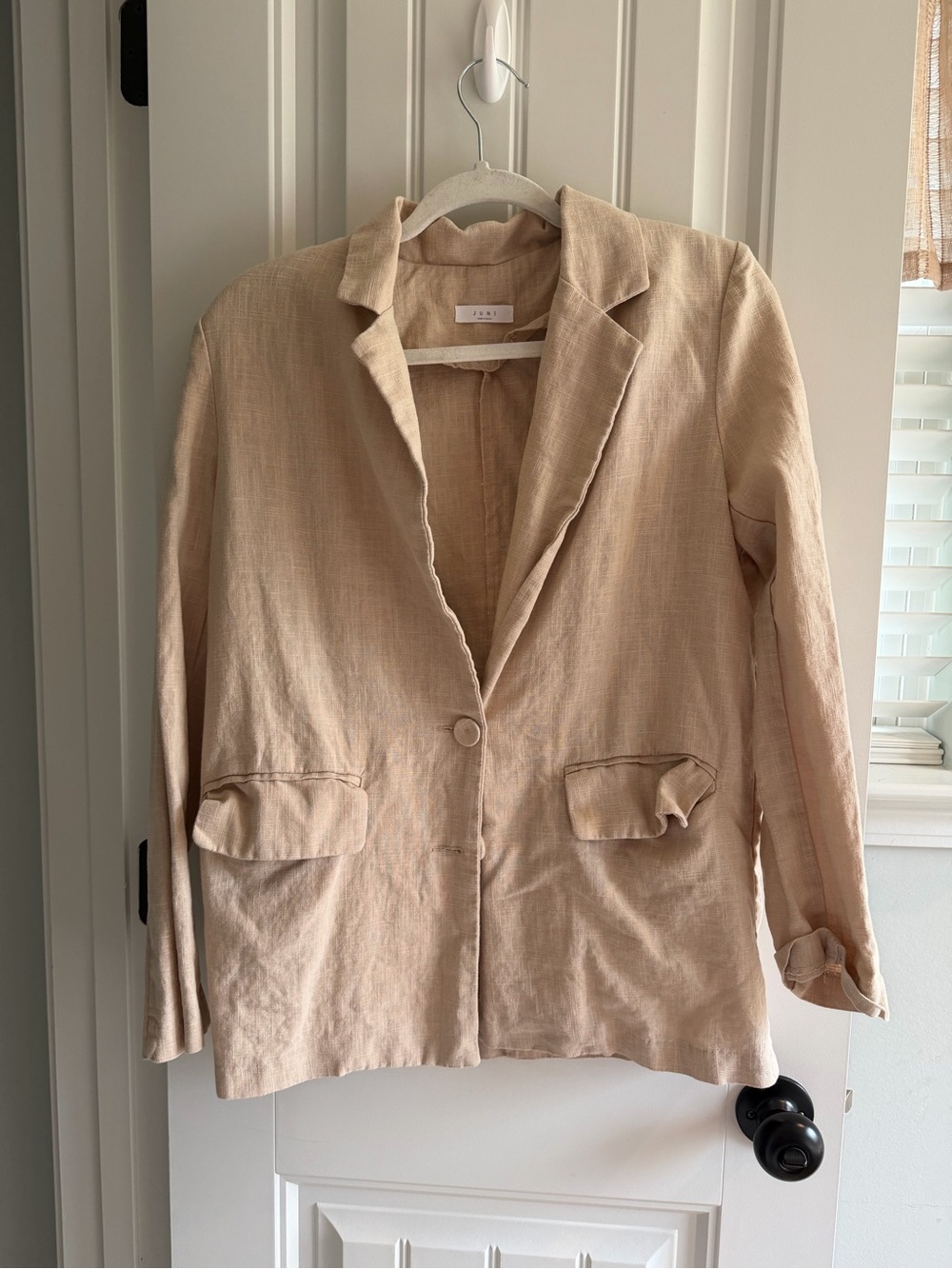 Relaxed Beige Linen Blazer with Notched Lapel